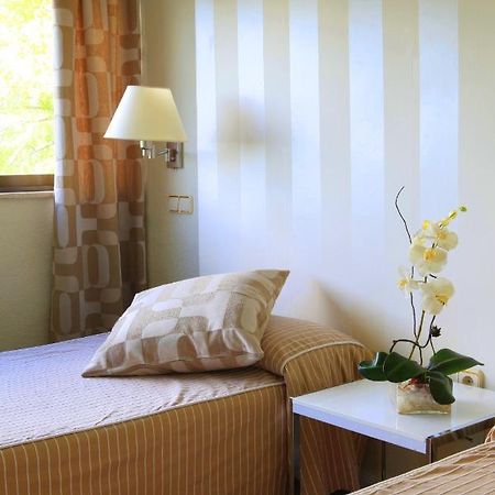 Hotel Escuela Madrid Ngoại thất bức ảnh