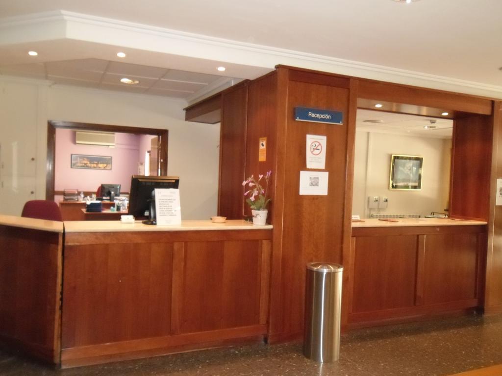 Hotel Escuela Madrid Ngoại thất bức ảnh